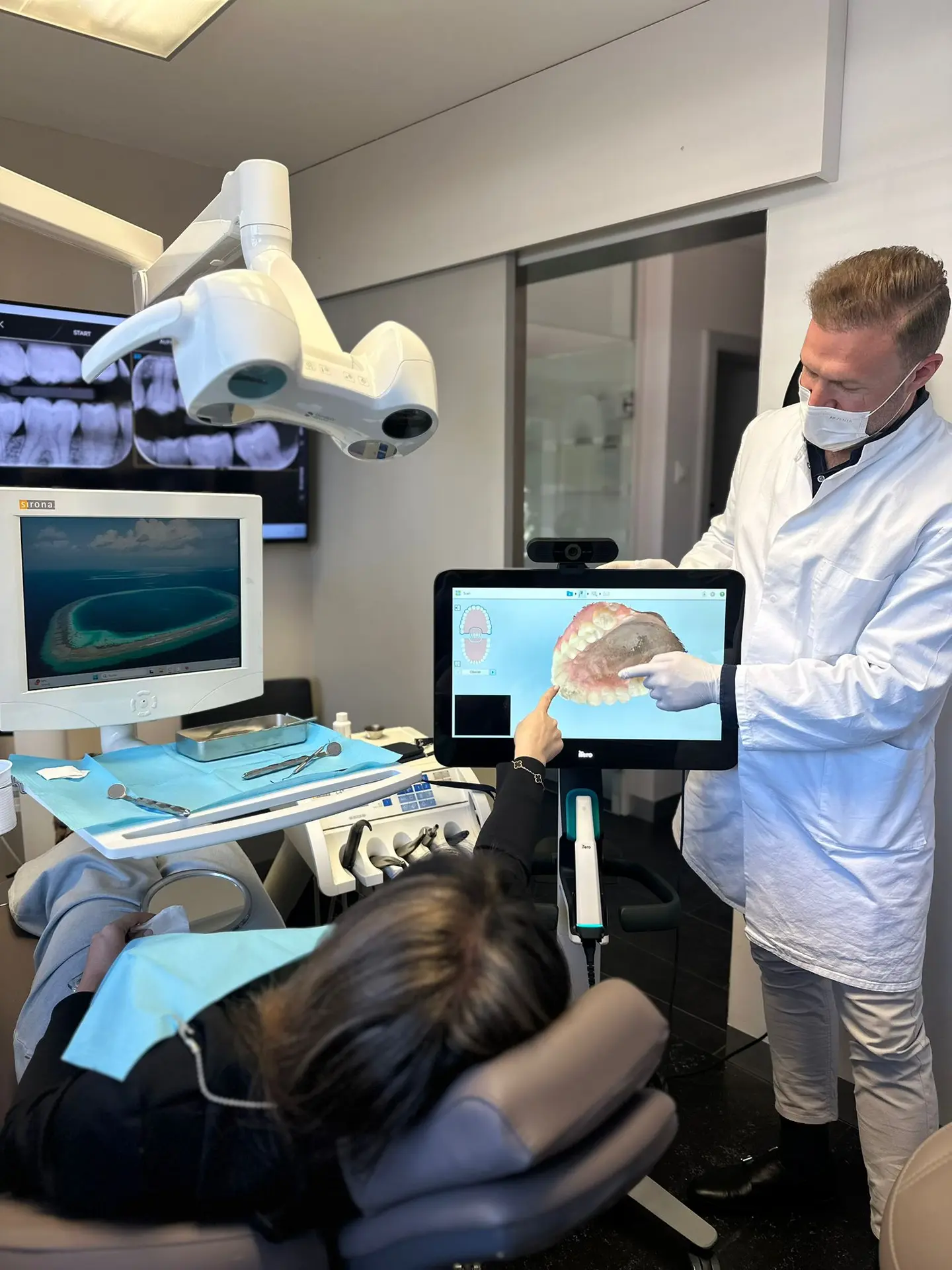 Dr. Alex bei der Behandlung